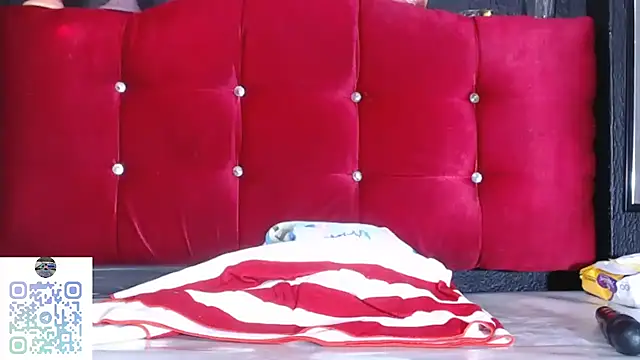 Upskirt Squirt96 online show from 02.18.25