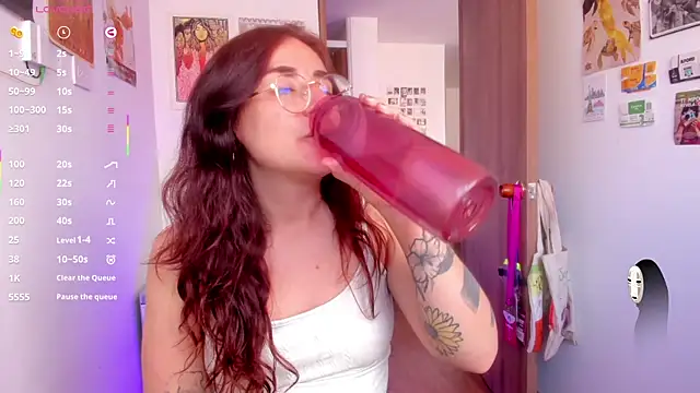 Snapshot of linda_giggle chatting on 05.25.26 linda giggle online show from 05.25.26