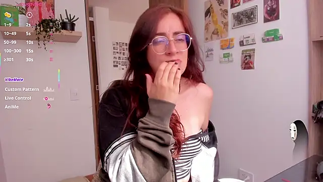 Snapshot of linda_giggle chatting on 06.12.26 linda giggle online show from 06.12.26