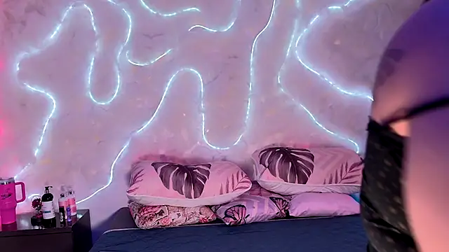 emmajohnss online show from 12.17.25