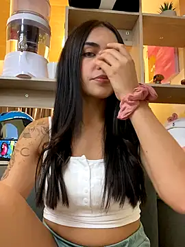 Snapshot of DaphneUwu chatting on 10.04.25 DaphneUwu online show from 10.04.25