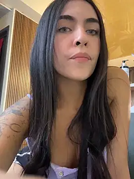 Snapshot of DaphneUwu chatting on 11.25.25 DaphneUwu online show from 11.25.25