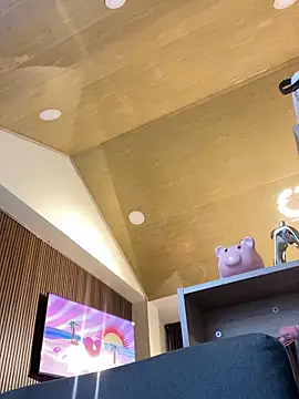 Snapshot of DaphneUwu chatting on 12.18.25 DaphneUwu online show from 12.18.25