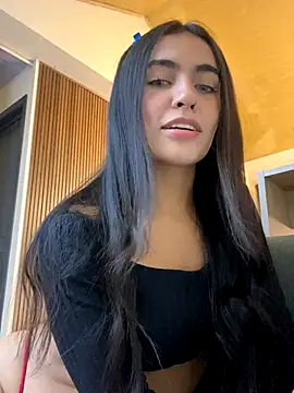 Snapshot of DaphneUwu chatting on 12.22.25 DaphneUwu online show from 12.22.25