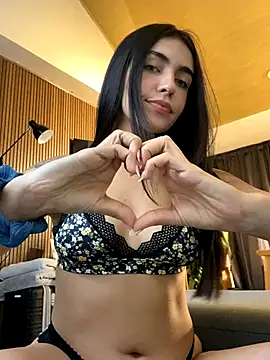 Snapshot of DaphneUwu chatting on 01.08.26 DaphneUwu online show from 01.08.26