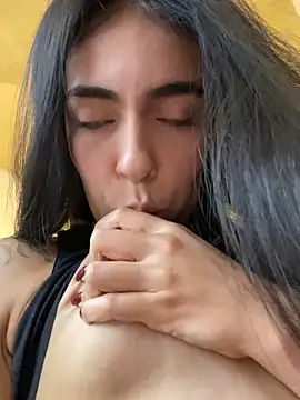 Snapshot of DaphneUwu chatting on 02.23.26 DaphneUwu online show from 02.23.26