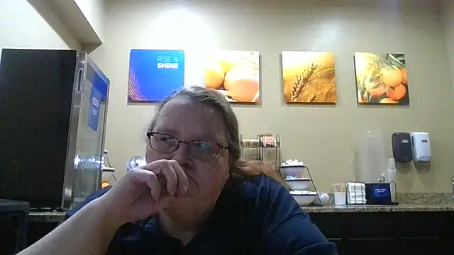 Snapshot of Hornybbw1978 chatting on 10.17.25 Hornybbw1978 online show from 10.17.25