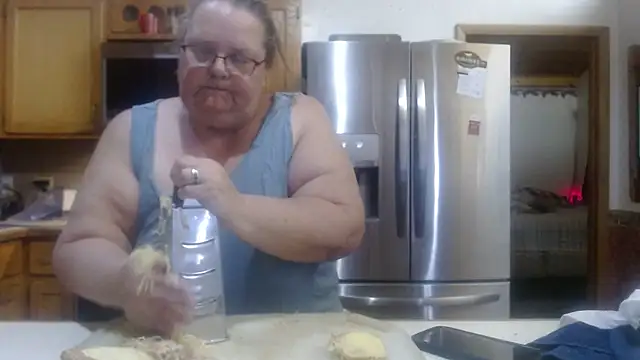 Snapshot of Hornybbw1978 chatting on 10.22.25 Hornybbw1978 online show from 10.22.25