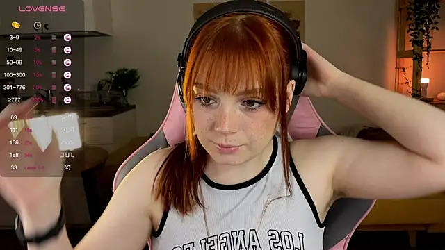 Snapshot of Sofy_Benson chatting on 01.06.26 Sofy Benson online show from 01.06.26