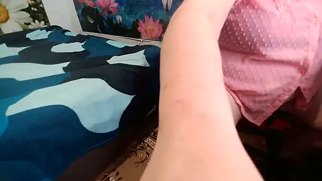 Snapshot of AnnaXGold chatting on 03.14.25 AnnaXGold online show from 03.14.25