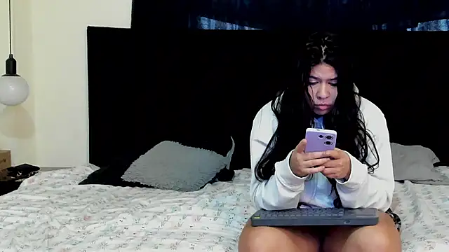 Snapshot of lissandthor13 chatting on 10.30.25 lissandthor13 online show from 10.30.25