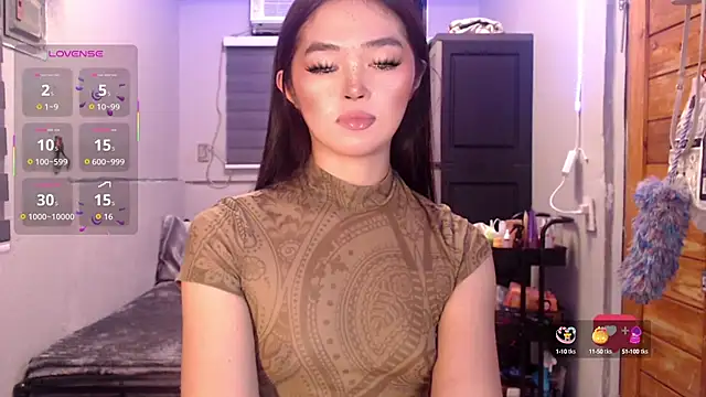 Snapshot of Itsme_claire chatting on 10.14.25 Itsme claire online show from 10.14.25