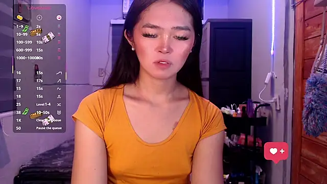 Snapshot of Itsme_claire chatting on 10.16.25 Itsme claire online show from 10.16.25