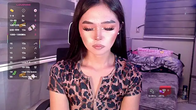 Snapshot of Itsme_claire chatting on 11.13.25 Itsme claire online show from 11.13.25