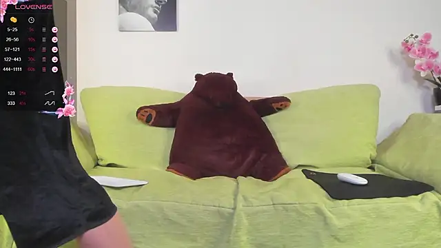 PoisonEvelyn online show from 02.10.26