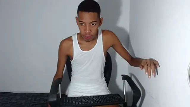 Snapshot of tonny_sexxxx chatting on 03.04.25 tonny sexxxx online show from 03.04.25