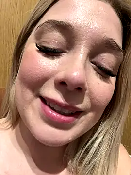 Snapshot of CherryAuroraa chatting on 11.28.25 CherryAuroraa online show from 11.28.25