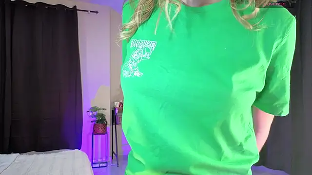 Snapshot of AmelieAxie chatting on 01.13.26 AmelieAxie online show from 01.13.26