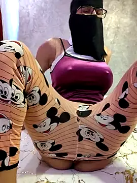 Snapshot of Charmoota_arab chatting on 02.11.25 Charmoota arab online show from 02.11.25