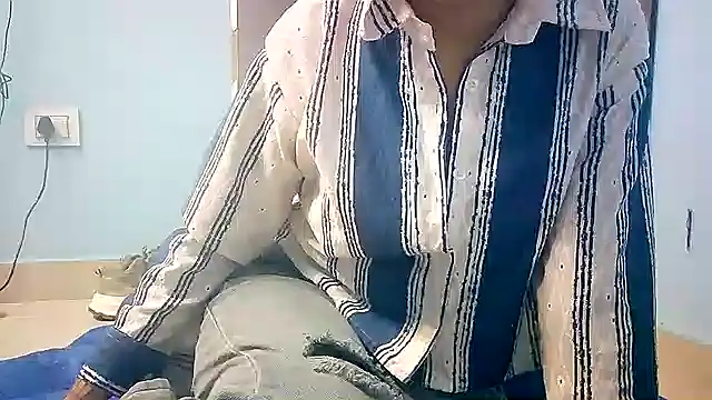 Snapshot of lovelydesi21 chatting on 01.18.25 lovelydesi21 online show from 01.18.25