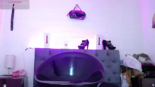 louise nails online show from 01.14.25