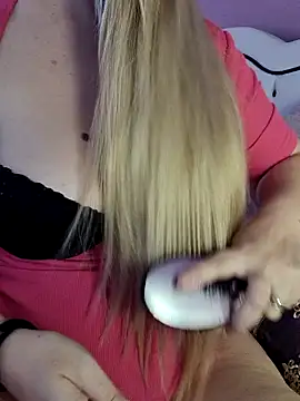 VictoriaMiami online show from 10.11.25