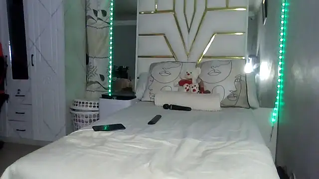 SexyyNana online show from 10.17.25