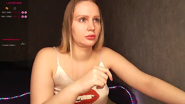 Snapshot of nutcrew chatting on 12.21.25 nutcrew online show from 12.21.25