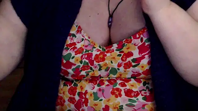 Snapshot of mayasmith chatting on 05.13.26 mayasmith online show from 05.13.26