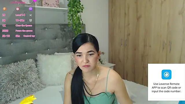 Snapshot of Neerea chatting on 07.24.26 Neerea online show from 07.24.26