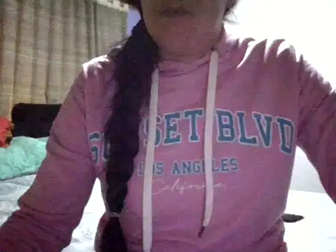 Snapshot of RAYA_1 chatting on 12.18.24 RAYA 1 online show from 12.18.24