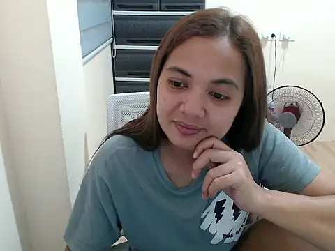 xTheLastVIRGINx online show from 04.28.26
