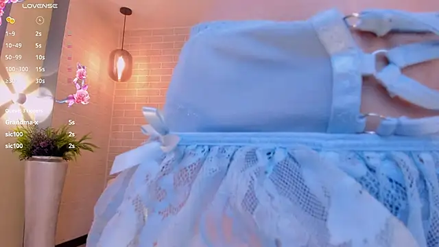 Snapshot of JuanitaClay chatting on 12.27.24 JuanitaClay online show from 12.27.24