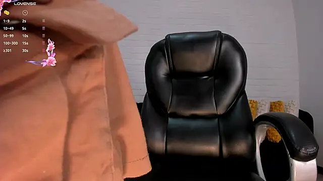 Snapshot of JuanitaClay chatting on 02.12.25 JuanitaClay online show from 02.12.25