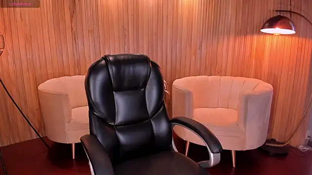 Snapshot of JuanitaClay chatting on 02.14.25 JuanitaClay online show from 02.14.25