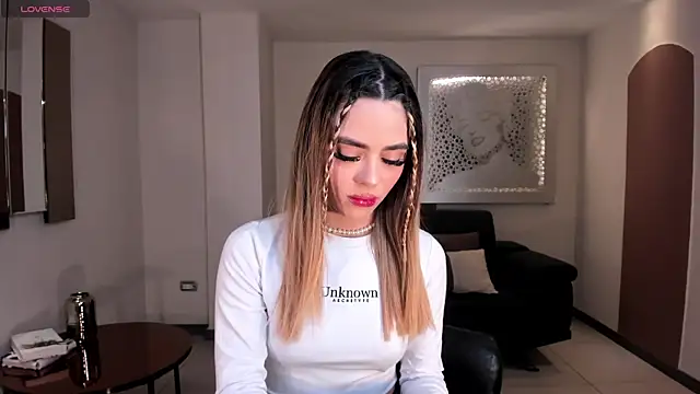 Snapshot of JuanitaClay chatting on 03.16.25 JuanitaClay online show from 03.16.25