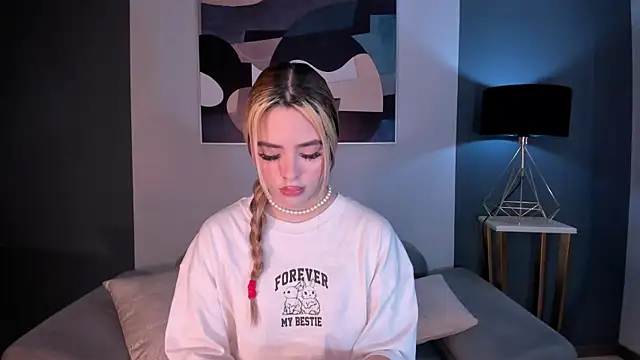 Snapshot of JuanitaClay chatting on 09.09.25 JuanitaClay online show from 09.09.25