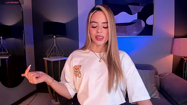 Snapshot of JuanitaClay chatting on 09.12.25 JuanitaClay online show from 09.12.25