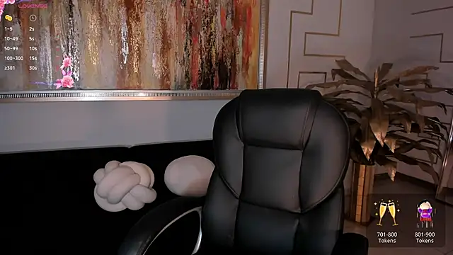 Snapshot of JuanitaClay chatting on 11.20.25 JuanitaClay online show from 11.20.25