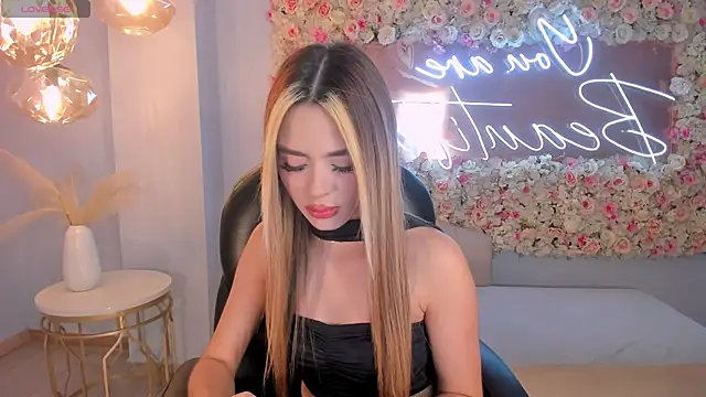 Snapshot of JuanitaClay chatting on 12.15.25 JuanitaClay online show from 12.15.25