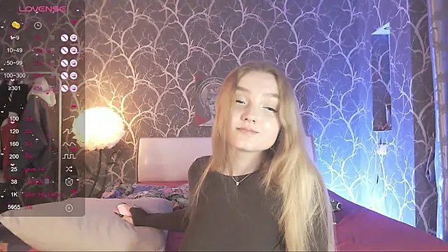 Snapshot of MiaMiaMeow chatting on 03.08.26 MiaMiaMeow online show from 03.08.26