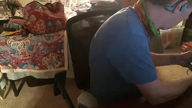 Snapshot of MormonPineapples chatting on 10.19.25 MormonPineapples online show from 10.19.25