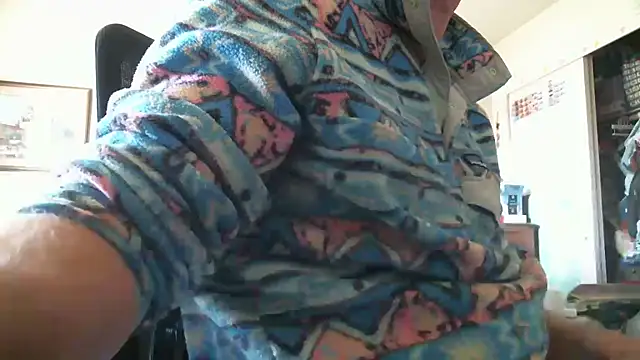 Snapshot of MormonPineapples chatting on 10.20.25 MormonPineapples online show from 10.20.25