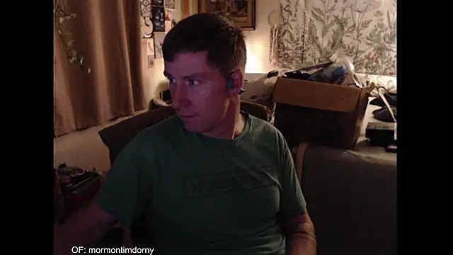 Snapshot of MormonPineapples chatting on 11.14.25 MormonPineapples online show from 11.14.25