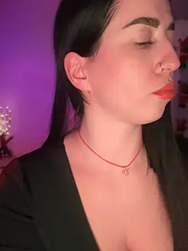 Snapshot of Emylia chatting on 12.14.24 Emylia online show from 12.14.24