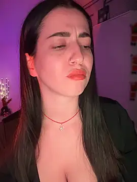 Snapshot of Emylia chatting on 12.15.24 Emylia online show from 12.15.24