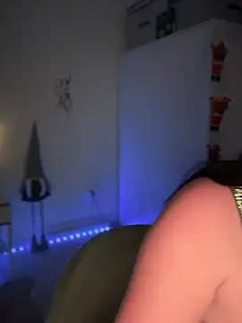 Snapshot of Emylia chatting on 12.17.24 Emylia online show from 12.17.24