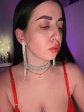 Snapshot of Emylia chatting on 12.31.24 Emylia online show from 12.31.24