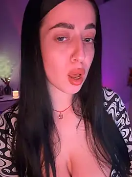 Snapshot of Emylia chatting on 01.06.25 Emylia online show from 01.06.25