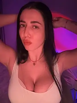 Snapshot of Emylia chatting on 01.08.25 Emylia online show from 01.08.25